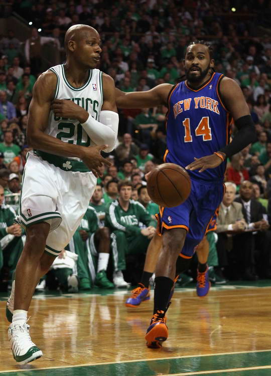 他会主动与 他会主动与