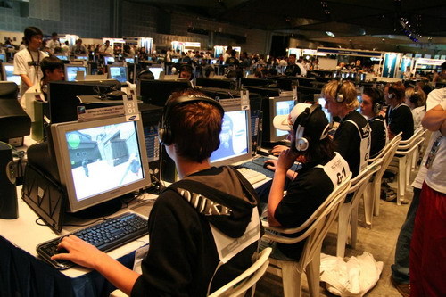 他在其中的 他在其中的